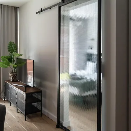 Povi - Bastion, Walowa 23a, 8 *